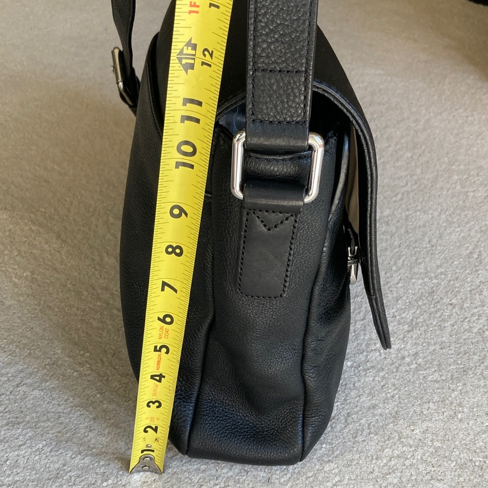 Marc by Marc Jacobs black leather messenger/crossbody/laptop bag - Picture 7 of 17